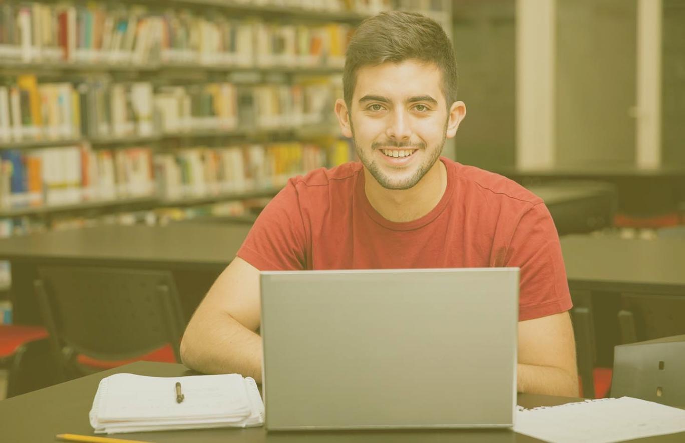 Übersichtliche Finanzplanung mit Dokumenten und Analysen