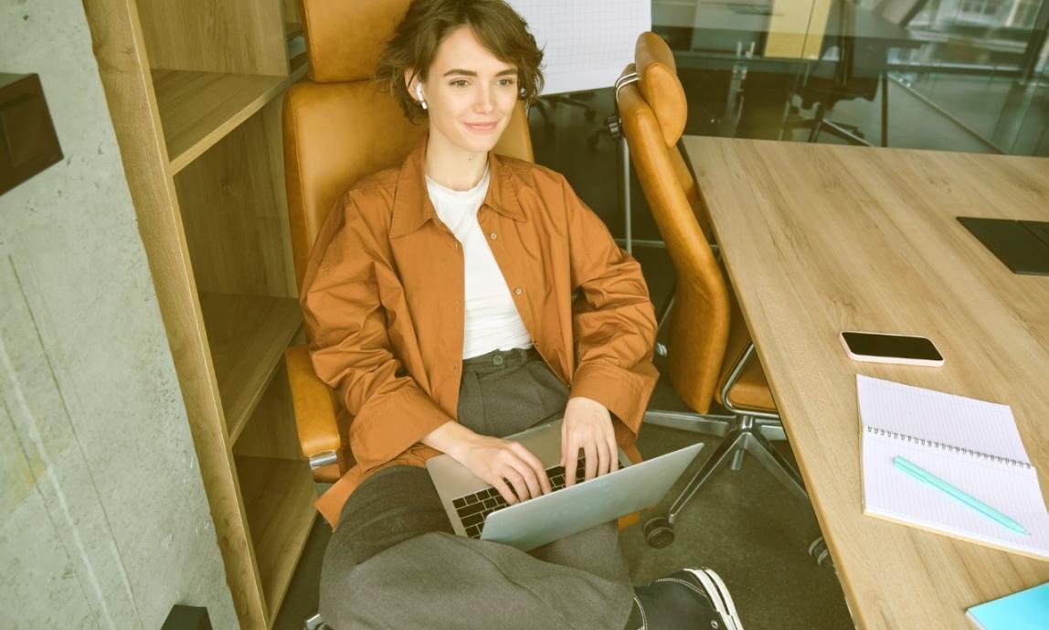 Detaillierte Finanzanalyse mit Diagrammen und Kennzahlen